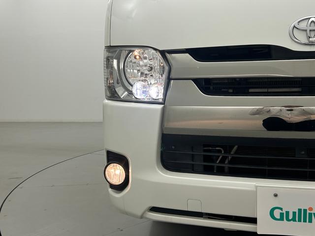 ハイエースバン スーパーＧＬ　ダークプライム　禁煙車　カロッツェリアナビ（ＣＤ・ＤＶＤ・フルセグ・ＢＴ・ＳＤ）フリップダウンモニター　バックカメラ　ＥＴＣ　両側パワースライドドア　横滑り防止　社外フロアマット　社外１６インチＡＷ　オートライト（39枚目）