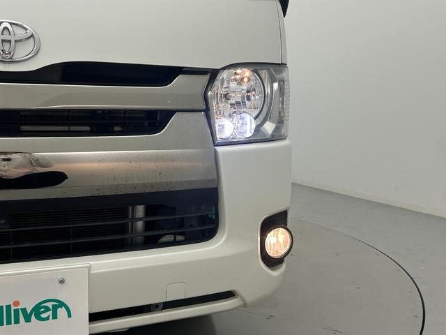 ハイエースバン スーパーＧＬ　ダークプライム　禁煙車　カロッツェリアナビ（ＣＤ・ＤＶＤ・フルセグ・ＢＴ・ＳＤ）フリップダウンモニター　バックカメラ　ＥＴＣ　両側パワースライドドア　横滑り防止　社外フロアマット　社外１６インチＡＷ　オートライト（40枚目）