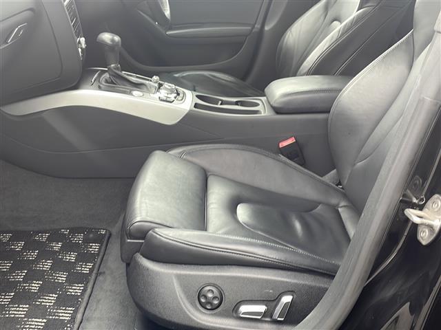 Ａ５スポーツバック ２．０ＴＦＳＩクワトロ　Ｓラインパッケージ　純正ナビ　フルセグ　レザー　ＨＩＤライト（6枚目）