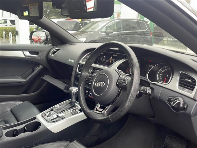 Ａ５スポーツバック ２．０ＴＦＳＩクワトロ　Ｓラインパッケージ　純正ナビ　フルセグ　レザー　ＨＩＤライト（16枚目）