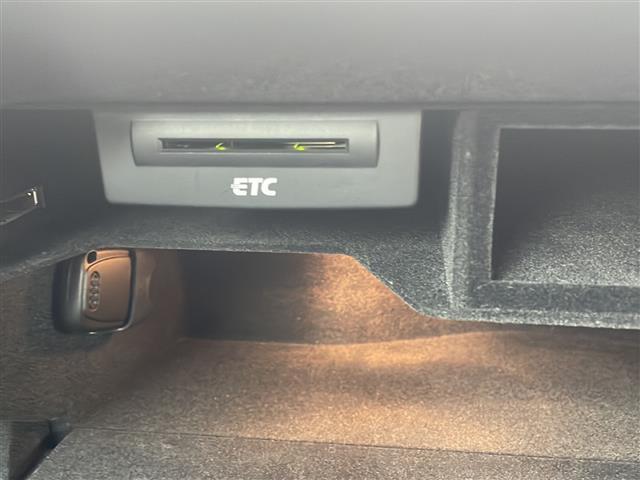 Ａ５スポーツバック ２．０ＴＦＳＩクワトロ　Ｓラインパッケージ　純正ナビ　フルセグ　レザー　ＨＩＤライト（18枚目）