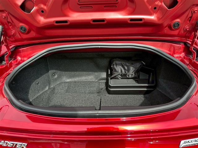 ロードスターＲＦ Ｓ　◆純正マツダコネクトナビ【ＤＶＤ／ＣＤ／地デジ／Ｂｌｕｅｔｏｏｔｈ】◆バックカメラ◆セーフテパッケージ◆ブラインドスポットモニター◆ＢＯＳＥサウンドシステム◆ｉ－ｓｔｏｐ◆トルセンＬＳＤ（20枚目）