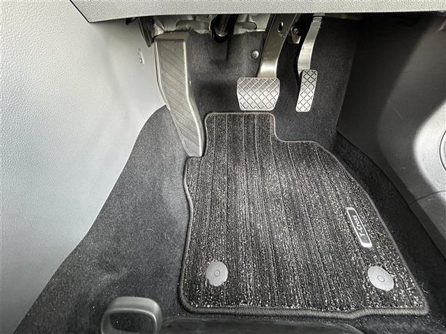 Ｔ－クロス ＴＳＩ　スタイル　１オーナー　純正ナビ　ＢＴ　バックカメラ　２．０ＥＴＣ　純正１７インチＡＷ　アクティブクルーズコントロール　パーキングアシスト　前後ドラレコ　オートライト　純正フロアマット　ルーフレール（21枚目）