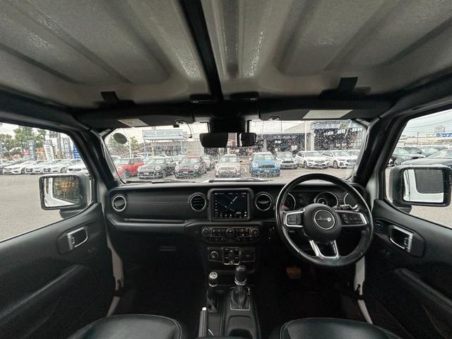 ジープ・ラングラーアンリミテッド サハラ 本革 ACC シートヒーター スマートキー プッシュスタート 純正ナビ DTV BT CarPlay バックカメラ ETC2.0 純正18インチAW 衝突軽減システム クリアランスソナー BSM(8枚目)