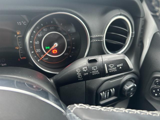 ジープ・ラングラーアンリミテッド サハラ 本革 ACC シートヒーター スマートキー プッシュスタート 純正ナビ DTV BT CarPlay バックカメラ ETC2.0 純正18インチAW 衝突軽減システム クリアランスソナー BSM(12枚目)