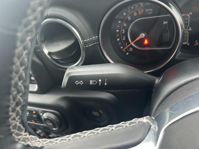 ジープ・ラングラーアンリミテッド サハラ 本革 ACC シートヒーター スマートキー プッシュスタート 純正ナビ DTV BT CarPlay バックカメラ ETC2.0 純正18インチAW 衝突軽減システム クリアランスソナー BSM(13枚目)