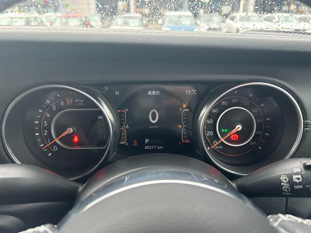 ジープ・ラングラーアンリミテッド サハラ 本革 ACC シートヒーター スマートキー プッシュスタート 純正ナビ DTV BT CarPlay バックカメラ ETC2.0 純正18インチAW 衝突軽減システム クリアランスソナー BSM(14枚目)
