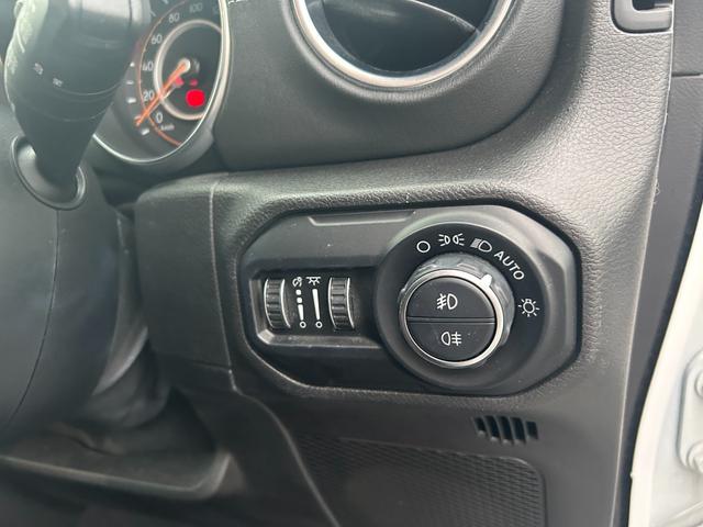 ジープ・ラングラーアンリミテッド サハラ 本革 ACC シートヒーター スマートキー プッシュスタート 純正ナビ DTV BT CarPlay バックカメラ ETC2.0 純正18インチAW 衝突軽減システム クリアランスソナー BSM(16枚目)