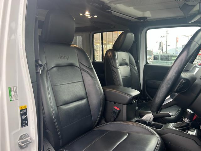 ジープ・ラングラーアンリミテッド サハラ 本革 ACC シートヒーター スマートキー プッシュスタート 純正ナビ DTV BT CarPlay バックカメラ ETC2.0 純正18インチAW 衝突軽減システム クリアランスソナー BSM(39枚目)