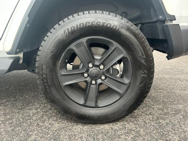 ジープ・ラングラーアンリミテッド サハラ 本革 ACC シートヒーター スマートキー プッシュスタート 純正ナビ DTV BT CarPlay バックカメラ ETC2.0 純正18インチAW 衝突軽減システム クリアランスソナー BSM(64枚目)