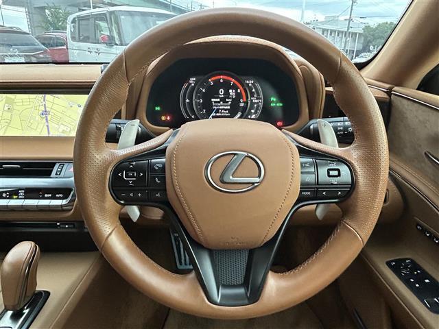 ＬＣ ＬＣ５００　Ｌパッケージ　ＴＲＤエアロ　ガラスルーフ　純正ナビ　フルセグＴＶ　ＢＴ　Ｂカメラ　純正２１インチＡＷ　セーフティシステム　ＢＳＭ　ＨＵＤ　２．０ＥＴＣ　セミアニリン本革シート　Ｓヒーター　エアシート　パワーシート（3枚目）