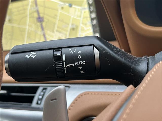 ＬＣ ＬＣ５００　Ｌパッケージ　ＴＲＤエアロ　ガラスルーフ　純正ナビ　フルセグＴＶ　ＢＴ　Ｂカメラ　純正２１インチＡＷ　セーフティシステム　ＢＳＭ　ＨＵＤ　２．０ＥＴＣ　セミアニリン本革シート　Ｓヒーター　エアシート　パワーシート（6枚目）