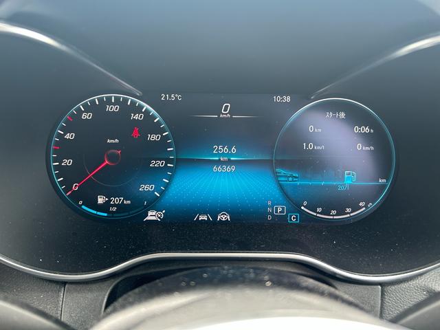 ＧＬＣ ＧＬＣ３００　４マチック　ワンオーナー　純正１０．２５インチナビ　フルセグ　ＥＴＣ２．０　ドラレコ　クルコン　ＬＥＤヘッドランプ　革巻きステアリング　パワーシート／シートヒーター　純正１９インチＡＷ　クロームルーフレール（2枚目）