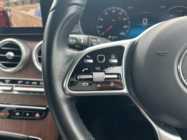 ＧＬＣ ＧＬＣ３００　４マチック　ワンオーナー　純正１０．２５インチナビ　フルセグ　ＥＴＣ２．０　ドラレコ　クルコン　ＬＥＤヘッドランプ　革巻きステアリング　パワーシート／シートヒーター　純正１９インチＡＷ　クロームルーフレール（5枚目）