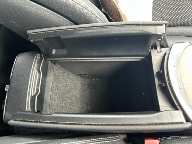 ＧＬＣ ＧＬＣ３００　４マチック　ワンオーナー　純正１０．２５インチナビ　フルセグ　ＥＴＣ２．０　ドラレコ　クルコン　ＬＥＤヘッドランプ　革巻きステアリング　パワーシート／シートヒーター　純正１９インチＡＷ　クロームルーフレール（16枚目）