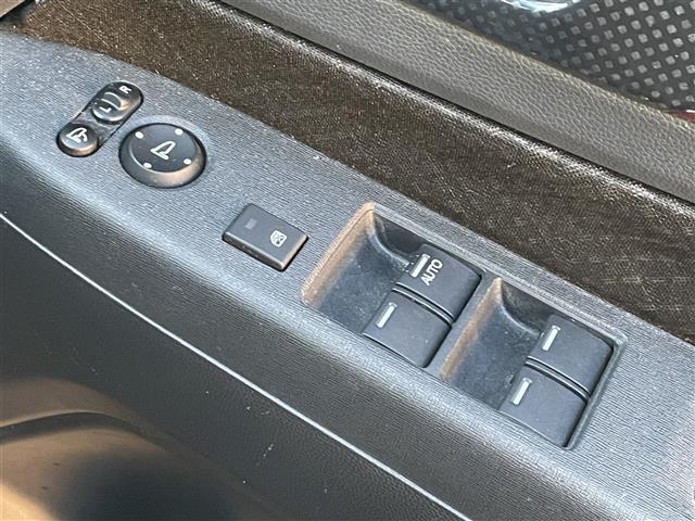 Ｎ－ＷＧＮカスタム Ｇ　ＳＳ２トーンカラースタイルパッケージＩＩ　純正ナビ　フルセグＴＶ　ＢＴ　バックカメラ　ビルトインＥＴＣ　純正１４インチＡＷ　ドラレコ　クルーズコントロール　ＣＴＢＡ　シートヒーター　ＨＩＤヘッドライト　社外ＡＷ付きスタッドレス４本車載（12枚目）