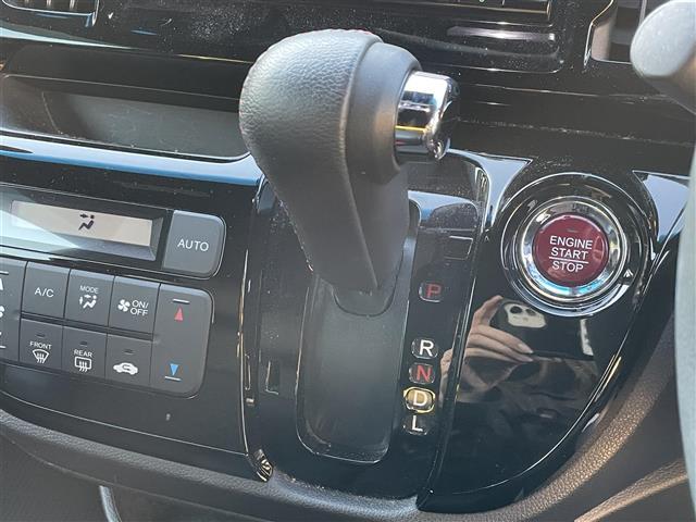 Ｎ－ＷＧＮカスタム Ｇ　ＳＳ２トーンカラースタイルパッケージＩＩ　純正ナビ　フルセグＴＶ　ＢＴ　バックカメラ　ビルトインＥＴＣ　純正１４インチＡＷ　ドラレコ　クルーズコントロール　ＣＴＢＡ　シートヒーター　ＨＩＤヘッドライト　社外ＡＷ付きスタッドレス４本車載（19枚目）