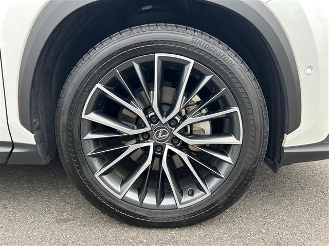 NX NX350h バージョンL AWD メーカーナビ パノラマルーフ 電子インナーミラー(ドラレコ付き) DTV BT 革シート(白&黒) 純正フロアマット マークレビンソン レーダークルーズコントロール ヘッドアップディスプレイ(14枚目)