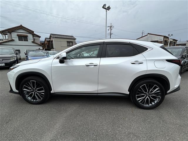 NX NX350h バージョンL AWD メーカーナビ パノラマルーフ 電子インナーミラー(ドラレコ付き) DTV BT 革シート(白&黒) 純正フロアマット マークレビンソン レーダークルーズコントロール ヘッドアップディスプレイ(30枚目)