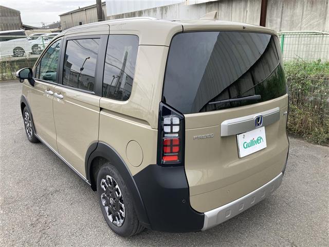 フリード e:HEVクロスター ギャザーズディスプレイオーディオ 両側パワースライドドア バックカメラ ホンダセンシング BSM オートハイビーム LEDヘッドランプ 革巻きステアリング シートヒーター(41枚目)