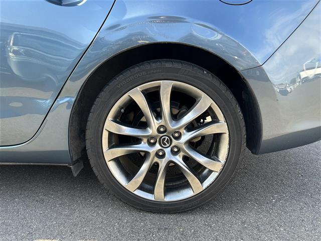 アテンザセダン ２５Ｓ　Ｌパッケージ　８インチナビ　ＴＶ　ＢＴ　バックカメラ　ＢＯＳＥサウンド　レーダークルーズコントロール　レザーシート　パワーシート　シートヒーター　ＥＴＣ　純正フロアマット　純正１９インチＡＷ（33枚目）