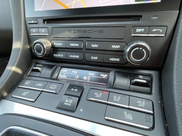 718ボクスター 718ボクスター スポーツクロノパッケージ 純正ナビ BT バックカメラ 純正19インチAW ETC ハーフレザーシート 前席シートヒーター 純正フロアマット(18枚目)