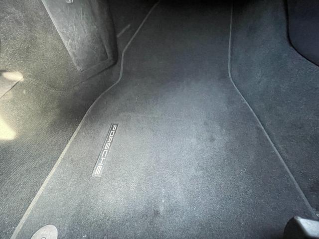 718ボクスター 718ボクスター スポーツクロノパッケージ 純正ナビ BT バックカメラ 純正19インチAW ETC ハーフレザーシート 前席シートヒーター 純正フロアマット(25枚目)