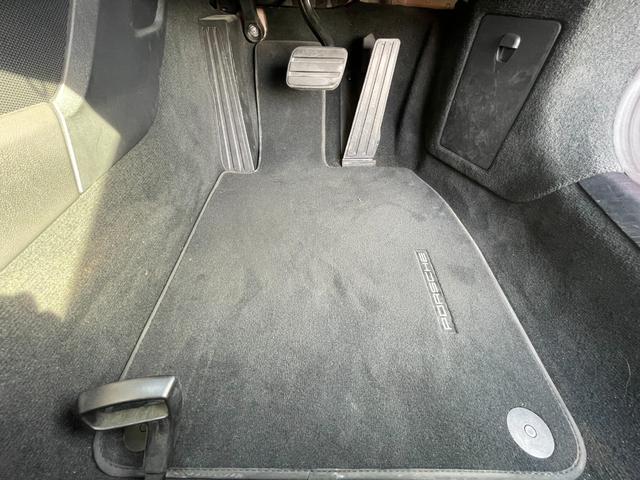 718ボクスター 718ボクスター スポーツクロノパッケージ 純正ナビ BT バックカメラ 純正19インチAW ETC ハーフレザーシート 前席シートヒーター 純正フロアマット(26枚目)