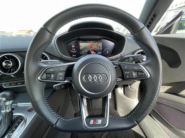 ＴＴＳクーペ ベースグレード　メーカー純正ナビ　Ｂカメラ　ＢＴ　ＤＴＶ　衝突軽減ブレーキ　純正フロアマット　クリアランスソナー　アイドリングストップ　オートライト　ステアリングスイッチ　社外ＦＲドライブレコーダー　ハーフレザー（7枚目）