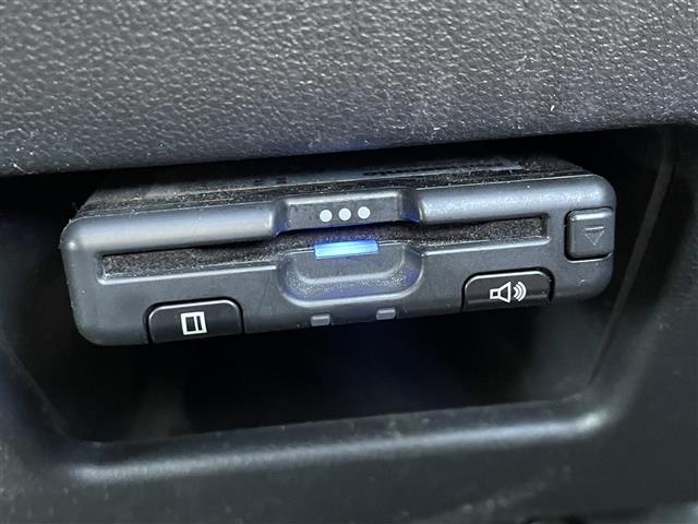 タント カスタムＲＳ　トップエディションＶＳ　ＳＡＩＩＩ　純正８型ナビ　フルセグＴＶ　ＢＴ　ＨＤＭＩ　純正１０．１型後席モニター　全方位カメラ　ＥＴＣ　両側パワースライドドア　　ハーフレザーシート　シートヒーター　純正フロアマット　ＬＥＤヘッドライト（10枚目）