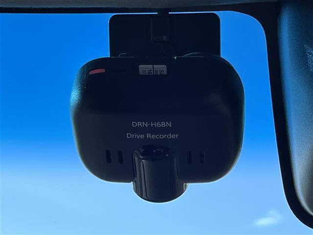 タント カスタムＲＳ　トップエディションＶＳ　ＳＡＩＩＩ　純正８型ナビ　フルセグＴＶ　ＢＴ　ＨＤＭＩ　純正１０．１型後席モニター　全方位カメラ　ＥＴＣ　両側パワースライドドア　　ハーフレザーシート　シートヒーター　純正フロアマット　ＬＥＤヘッドライト（12枚目）