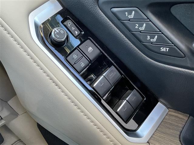 気になる車はすぐにお問い合わせください！画面右側の００６６から始まる無料ダイヤルからお問い合わせ下さい！専門スタッフがお車のご質問にお答えいたします！