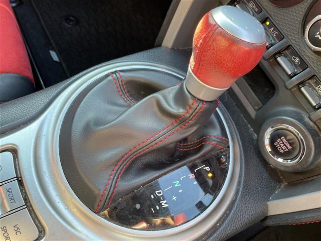 ８６ ＧＴリミテッド　純正ＳＤナビ　Ｂカメラ　ＴＶ　ＢＴ　プッシュスタート　ＥＴＣ　前席シートヒーター　パドルシフト　革ハンドル　純正フロアマット　ドアバイザー　スペアキー　純正１７インチＡＷ（13枚目）