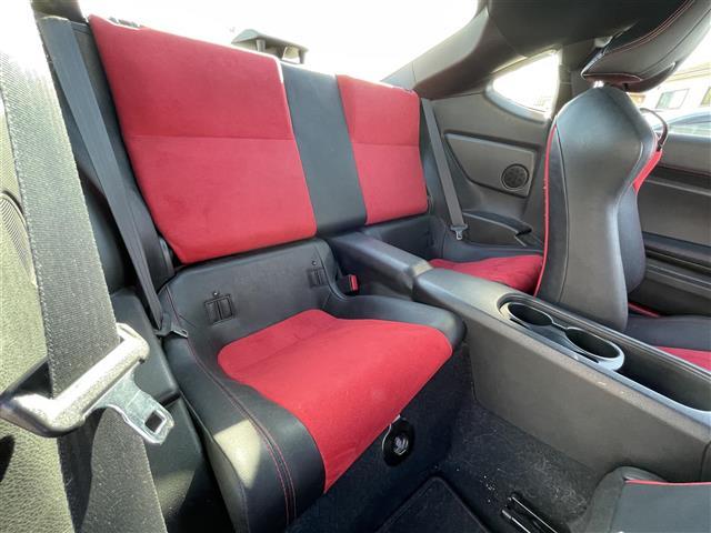 ８６ ＧＴリミテッド　純正ＳＤナビ　Ｂカメラ　ＴＶ　ＢＴ　プッシュスタート　ＥＴＣ　前席シートヒーター　パドルシフト　革ハンドル　純正フロアマット　ドアバイザー　スペアキー　純正１７インチＡＷ（18枚目）