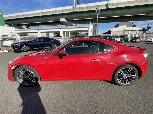 ８６ ＧＴリミテッド　純正ＳＤナビ　Ｂカメラ　ＴＶ　ＢＴ　プッシュスタート　ＥＴＣ　前席シートヒーター　パドルシフト　革ハンドル　純正フロアマット　ドアバイザー　スペアキー　純正１７インチＡＷ（33枚目）