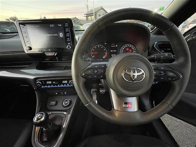 ＧＲヤリス ＲＺ　ハイパフォーマンス　１オーナー　ＧＲレッドキャリパー　純正ＤＡナビ　バックカメラ　ビルトインＥＴＣ　純正１８インチＡＷ　トヨタセーフティセンス　ＢＳＭ　ＨＵＤ　レーダークルコン　社外１８インチＡＷ付きスタッドレス車載（3枚目）