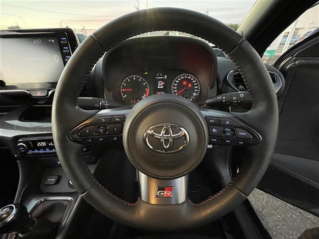 ＧＲヤリス ＲＺ　ハイパフォーマンス　１オーナー　ＧＲレッドキャリパー　純正ＤＡナビ　バックカメラ　ビルトインＥＴＣ　純正１８インチＡＷ　トヨタセーフティセンス　ＢＳＭ　ＨＵＤ　レーダークルコン　社外１８インチＡＷ付きスタッドレス車載（4枚目）