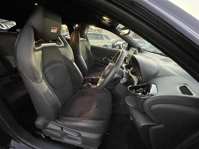 ＧＲヤリス ＲＺ　ハイパフォーマンス　１オーナー　ＧＲレッドキャリパー　純正ＤＡナビ　バックカメラ　ビルトインＥＴＣ　純正１８インチＡＷ　トヨタセーフティセンス　ＢＳＭ　ＨＵＤ　レーダークルコン　社外１８インチＡＷ付きスタッドレス車載（23枚目）