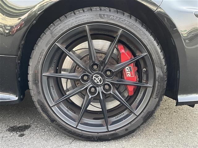 ＧＲヤリス ＲＺ　ハイパフォーマンス　１オーナー　ＧＲレッドキャリパー　純正ＤＡナビ　バックカメラ　ビルトインＥＴＣ　純正１８インチＡＷ　トヨタセーフティセンス　ＢＳＭ　ＨＵＤ　レーダークルコン　社外１８インチＡＷ付きスタッドレス車載（40枚目）