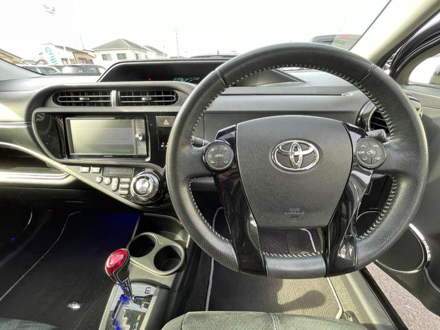 アクア 　社外ＳＤナビ　Ｂカメラ　ＢＴ　ＤＴＶ　ＵＳＢ　ＣＤ／ＤＶＤ　ハーフレザー　革ハンドル　ＬＥＤヘッドライト　プッシュスタート　ステアリングスイッチ　前席シートヒーター　純正１７インチＡＷ（3枚目）