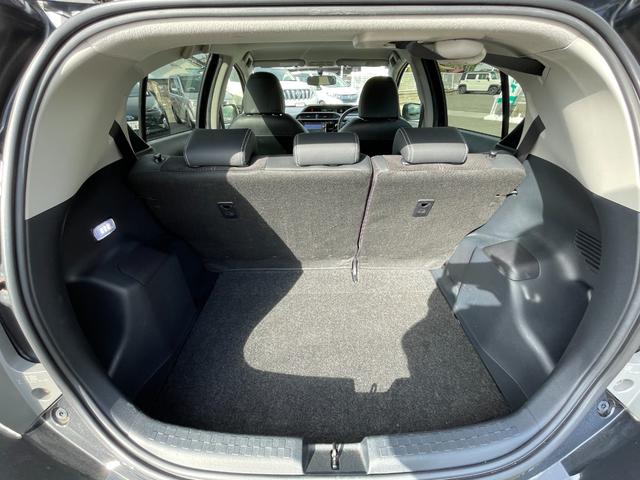 アクア 　社外ＳＤナビ　Ｂカメラ　ＢＴ　ＤＴＶ　ＵＳＢ　ＣＤ／ＤＶＤ　ハーフレザー　革ハンドル　ＬＥＤヘッドライト　プッシュスタート　ステアリングスイッチ　前席シートヒーター　純正１７インチＡＷ（6枚目）