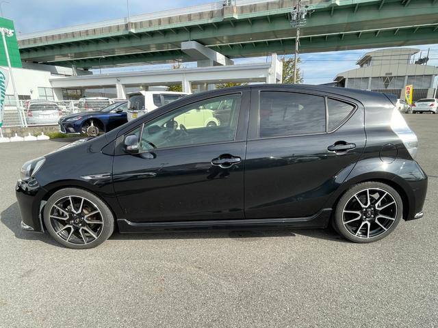 アクア 　社外ＳＤナビ　Ｂカメラ　ＢＴ　ＤＴＶ　ＵＳＢ　ＣＤ／ＤＶＤ　ハーフレザー　革ハンドル　ＬＥＤヘッドライト　プッシュスタート　ステアリングスイッチ　前席シートヒーター　純正１７インチＡＷ（9枚目）