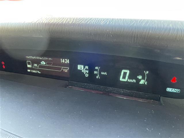 プリウス Ｓツーリングセレクション・Ｇ’ｓ　Ｇｚ　純正ＳＤナビ　Ｆ・Ｂカメラ　ＤＴＶ　ＢＴ　ＣＤ／ＤＶＤ　純正Ｆドラレコ　Ｇｚ専用　フロアマット・シート・外装ステッカー　プッシュスタート　ＥＴＣ　Ｇｚ純正１８インチＡＷ（2枚目）