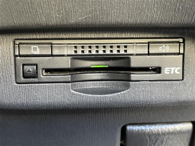 プリウス Ｓツーリングセレクション・Ｇ’ｓ　Ｇｚ　純正ＳＤナビ　Ｆ・Ｂカメラ　ＤＴＶ　ＢＴ　ＣＤ／ＤＶＤ　純正Ｆドラレコ　Ｇｚ専用　フロアマット・シート・外装ステッカー　プッシュスタート　ＥＴＣ　Ｇｚ純正１８インチＡＷ（12枚目）