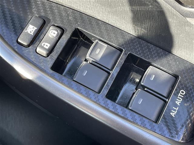 プリウス Ｓツーリングセレクション・Ｇ’ｓ　Ｇｚ　純正ＳＤナビ　Ｆ・Ｂカメラ　ＤＴＶ　ＢＴ　ＣＤ／ＤＶＤ　純正Ｆドラレコ　Ｇｚ専用　フロアマット・シート・外装ステッカー　プッシュスタート　ＥＴＣ　Ｇｚ純正１８インチＡＷ（13枚目）