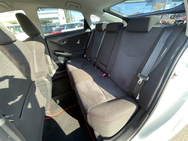 プリウス Ｓツーリングセレクション・Ｇ’ｓ　Ｇｚ　純正ＳＤナビ　Ｆ・Ｂカメラ　ＤＴＶ　ＢＴ　ＣＤ／ＤＶＤ　純正Ｆドラレコ　Ｇｚ専用　フロアマット・シート・外装ステッカー　プッシュスタート　ＥＴＣ　Ｇｚ純正１８インチＡＷ（25枚目）