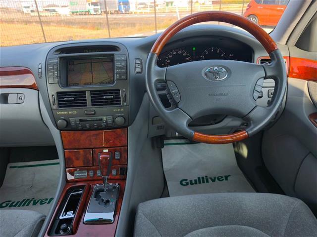 セルシオ Ｃ仕様　Ｆパッケージ　禁煙車　バックモニター　クルコン　ステアリング連動ＨＩＤヘッドランプ　オートライト　純正ＭＯＰナビ　オートエアコン　純正ＯＰ木目調／革巻きコンビステア　後席パワーシート／ヒーター　スマートキー（2枚目）