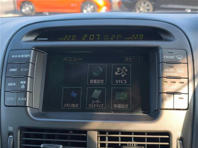 セルシオ Ｃ仕様　Ｆパッケージ　禁煙車　バックモニター　クルコン　ステアリング連動ＨＩＤヘッドランプ　オートライト　純正ＭＯＰナビ　オートエアコン　純正ＯＰ木目調／革巻きコンビステア　後席パワーシート／ヒーター　スマートキー（3枚目）