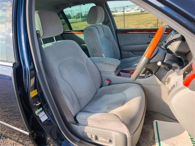 セルシオ Ｃ仕様　Ｆパッケージ　禁煙車　バックモニター　クルコン　ステアリング連動ＨＩＤヘッドランプ　オートライト　純正ＭＯＰナビ　オートエアコン　純正ＯＰ木目調／革巻きコンビステア　後席パワーシート／ヒーター　スマートキー（9枚目）