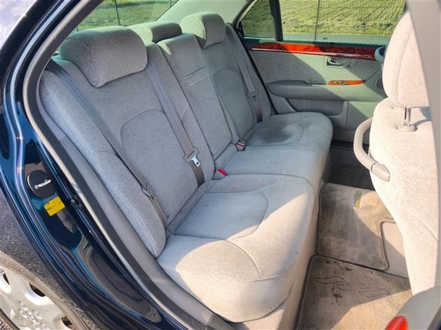 セルシオ Ｃ仕様　Ｆパッケージ　禁煙車　バックモニター　クルコン　ステアリング連動ＨＩＤヘッドランプ　オートライト　純正ＭＯＰナビ　オートエアコン　純正ＯＰ木目調／革巻きコンビステア　後席パワーシート／ヒーター　スマートキー（10枚目）